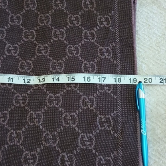 Gucci's winter scarf  100% authentic - Picture 7 of 9